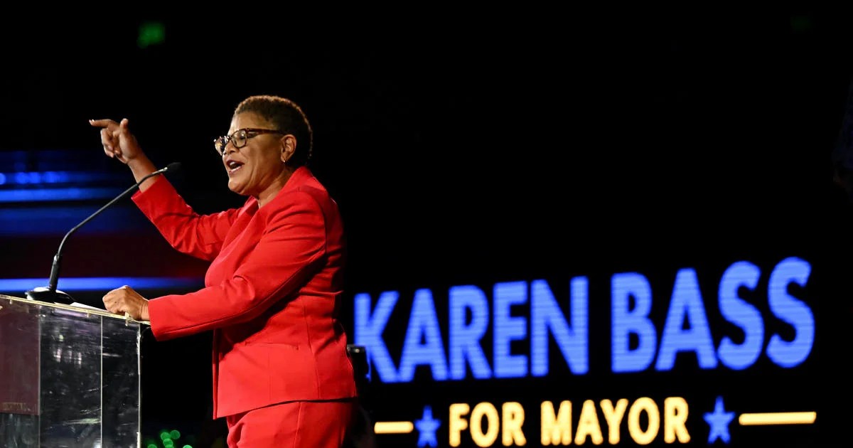 Video shows Mayor Karen Bass refuse to answer L.A. fires